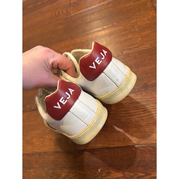 Veja Women Size 9 Designer  Classic Luxury Comfort Sneaker Barn Red - Picture 3 of 6